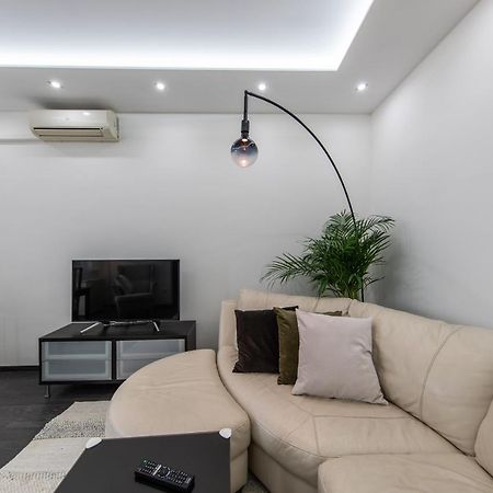 Spacious 3-Room Apartment With Free Parking Boedapest Buitenkant foto