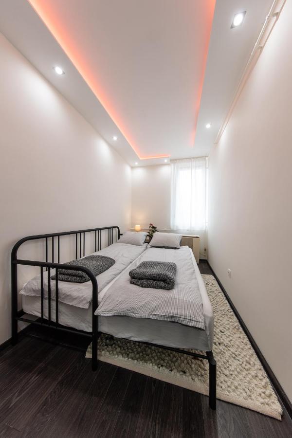 Spacious 3-Room Apartment With Free Parking Boedapest Buitenkant foto