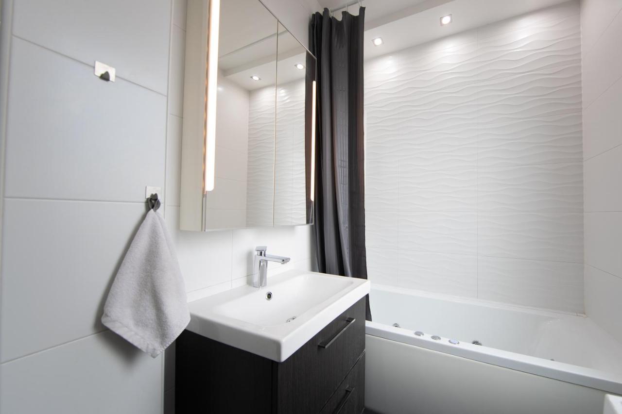 Spacious 3-Room Apartment With Free Parking Boedapest Buitenkant foto