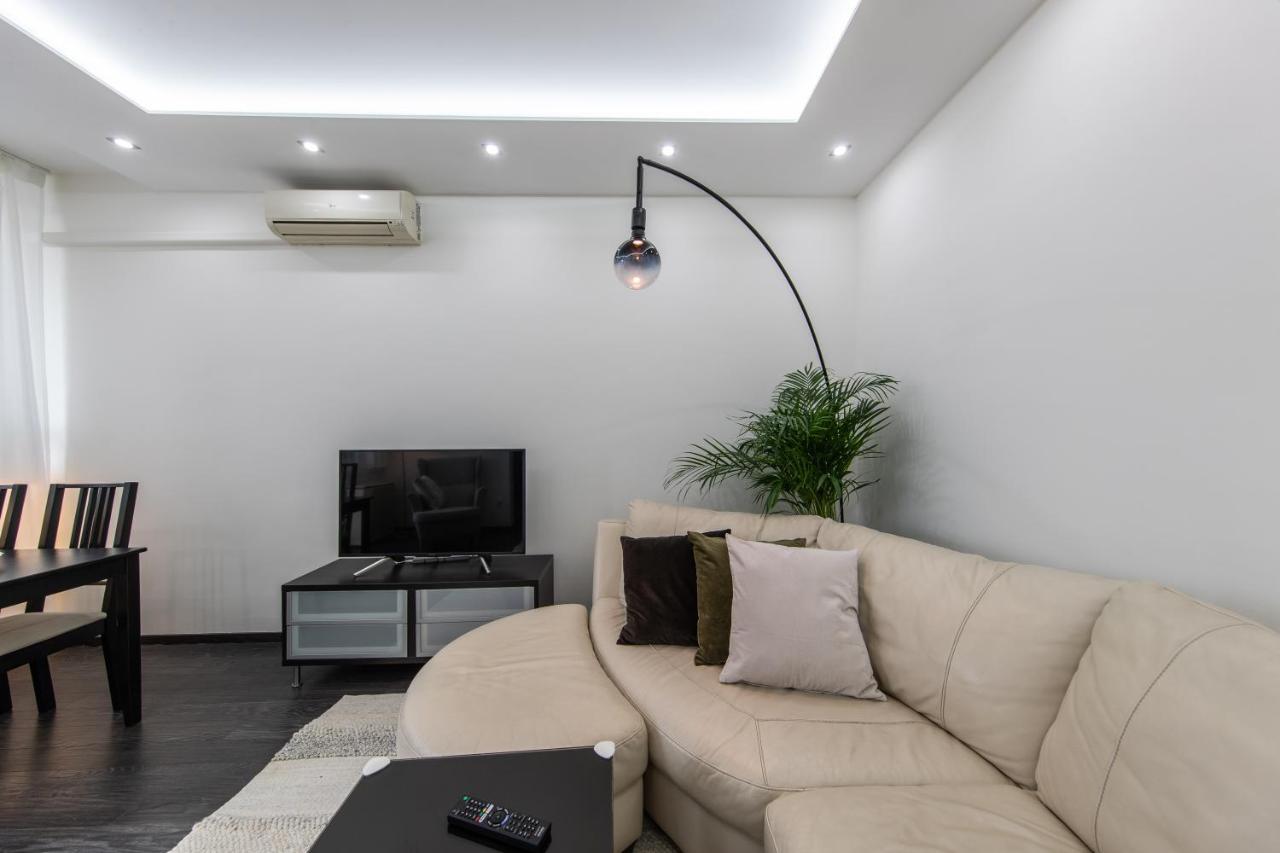 Spacious 3-Room Apartment With Free Parking Boedapest Buitenkant foto